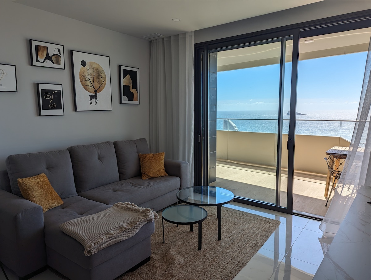 Successful Airbnb property: Skyline Paradise: 24th-Floor Oceanfront Views in Benidorm