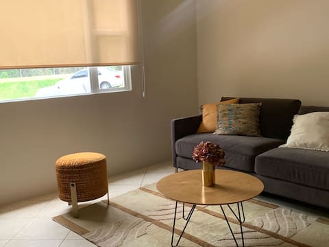 Practical and quiet apartment (Carr. El Salv.)