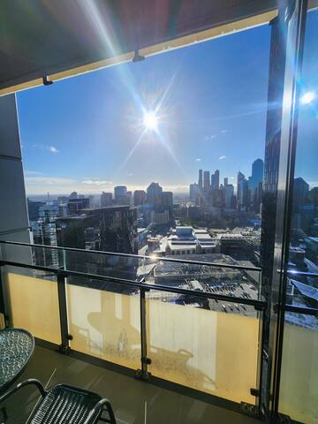 Luxurious Southbank Retreat gallery image 4