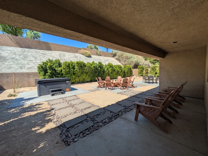 Big House With Big Hot Tube Near Palm Springs - Desert Hot Springs, CA