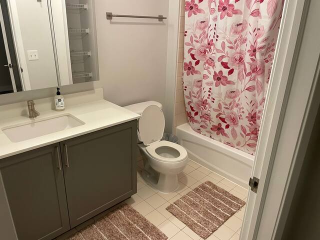 Lakeshore Apartments gallery image 5