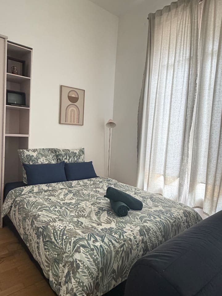 Studio Idéal à Niza, Proche De La Place Masséna. - Niza