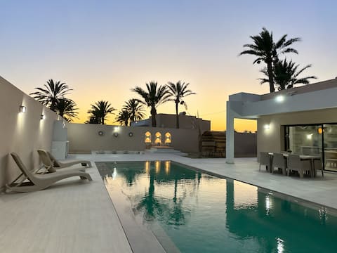 Dar Al Shams Luxury Villa