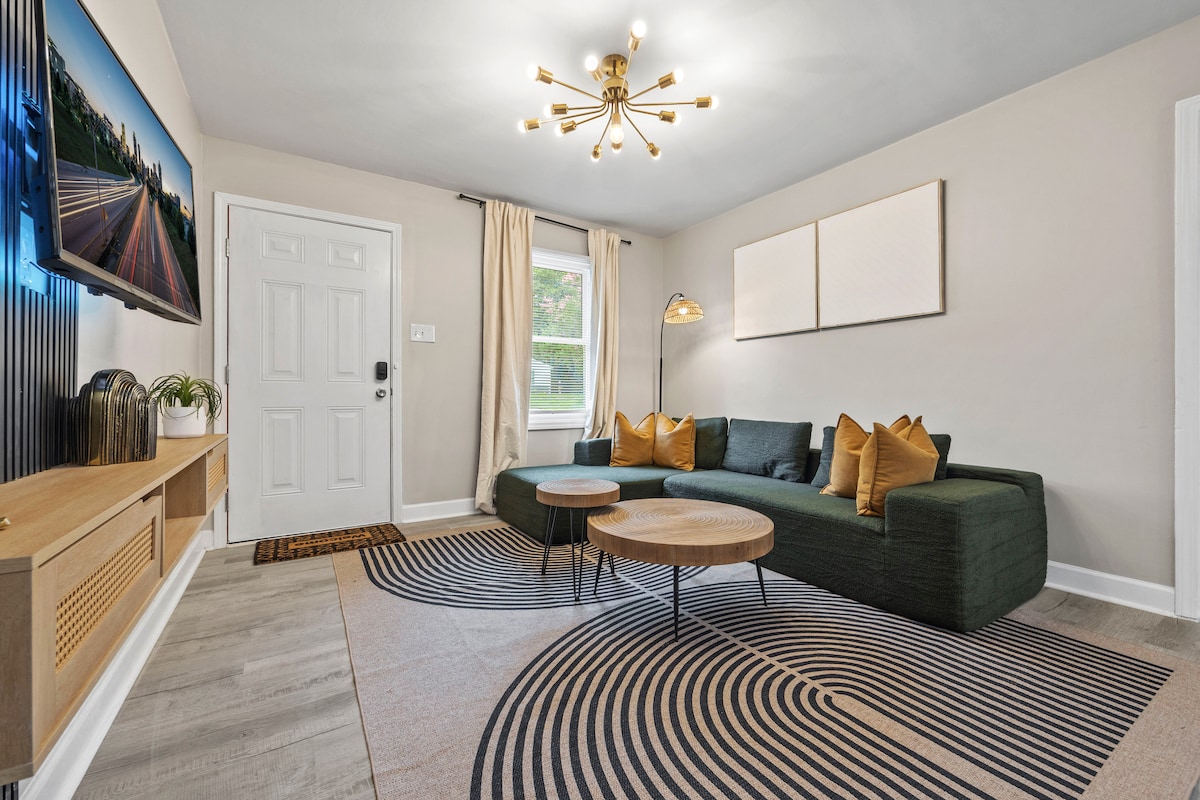 Popular Airbnb listing: 4BR Near Mercedes-Benz Stadium|Perfect 4 World Cup in Center Hill