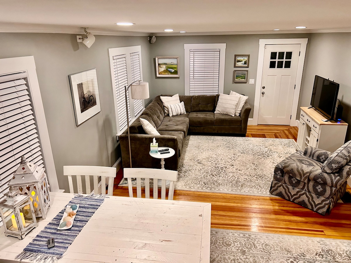 Popular Airbnb listing: Charming Chatham Bungalow-Mins to Downtown+Beaches in West Chatham