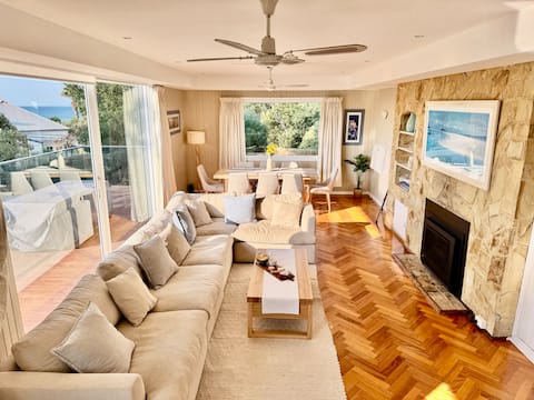 Beachside House + 2 Queen Studios: Sleeps 12