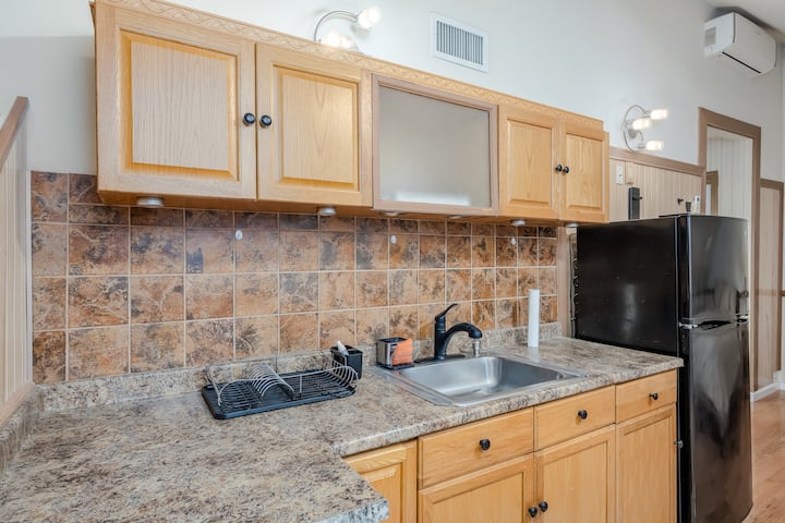 Cozy 2-story Stay Near Sh Mall & Jake’s 58 Casino - Stony Brook, NY
