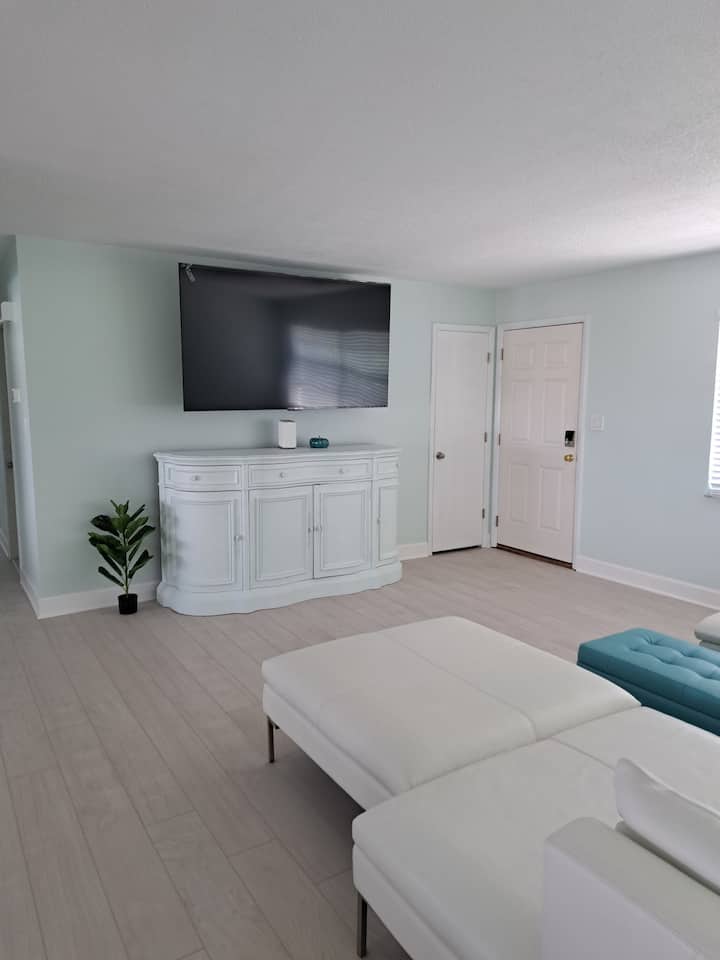 Waterfront Retreat - Port Charlotte, FL