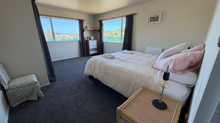 约 1.8 米宽双人床