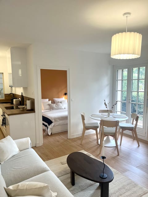 Successful Airbnb property: Charming 2-room in hyper center refurbished in Béthune