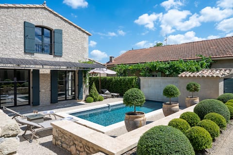 Luxe villa, heated pool, centre Eygalieres