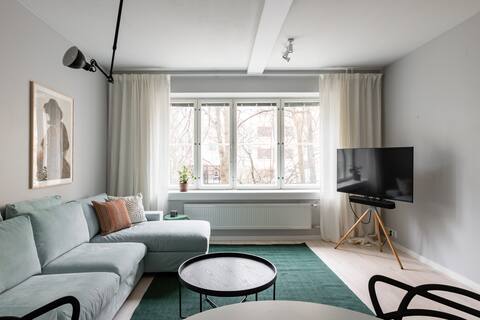 Top performing Airbnb: Stylish Ullanlinna Flat with Patio in Ullanlinna