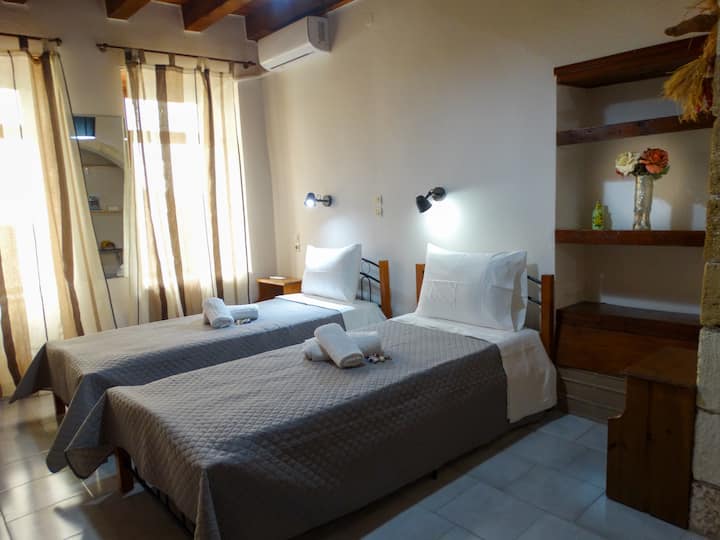 Stellas Old Harbor Traditional Apartment - Chania