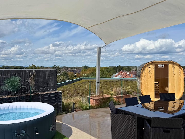 Rooftop Penthouse with Whirlpool and Sauna