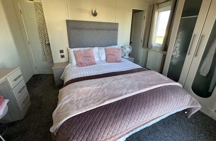 Caravan - Broadland Sands Holiday Park