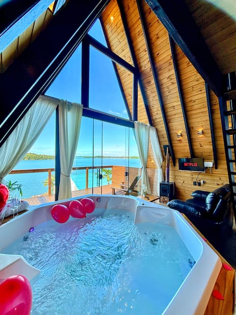 Chalet with Jacuzzi, Pool and View/Edge of the Lagoon