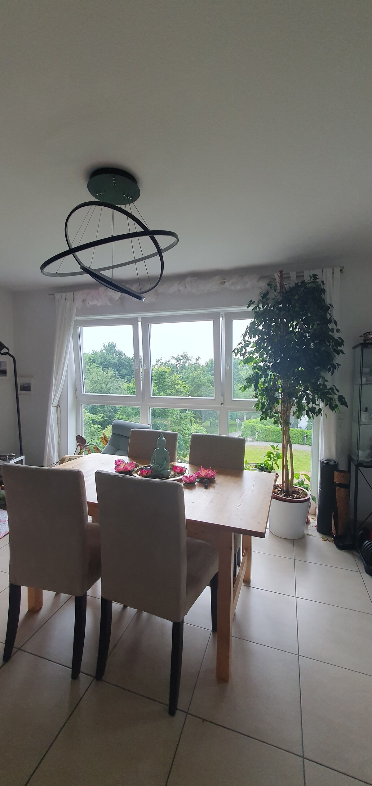 Popular Airbnb listing: Rebstock Parkside View next to Messe Frankfurt in Bockenheim
