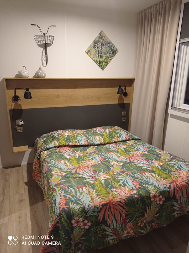 Suite parentale, salle d'eau et wc, placard.