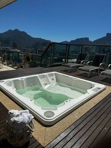 Maravilhosa Cobertura na praia da Barra de 4Q