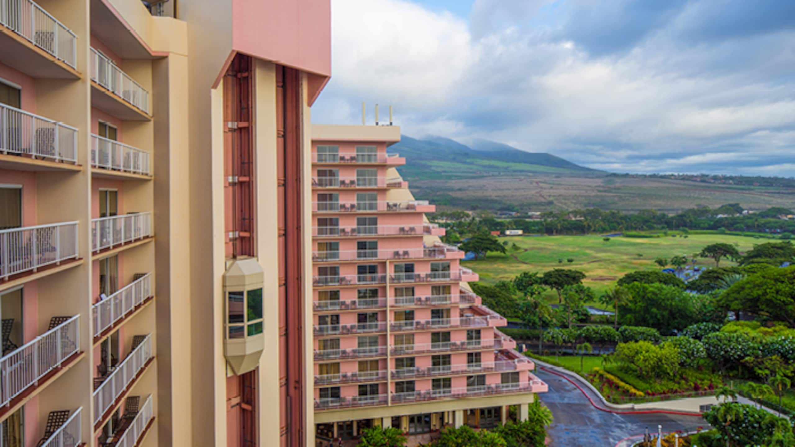 Condo in Lahaina · ★4.92 · 1 bedroom · 2 beds · 1 private bath - Image 30