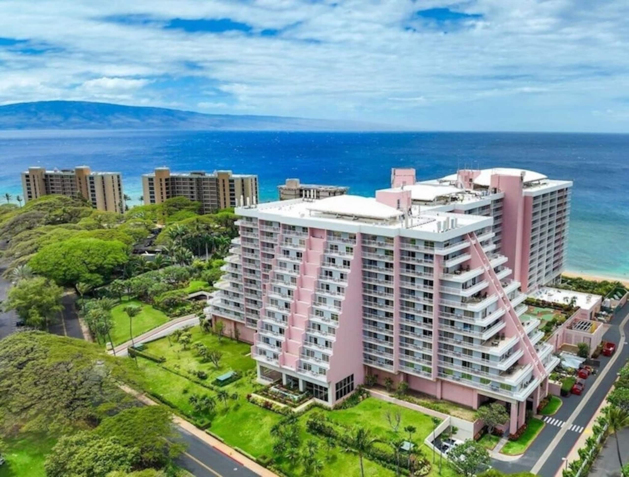 Condo in Lahaina · ★4.92 · 1 bedroom · 2 beds · 1 private bath - Image 33