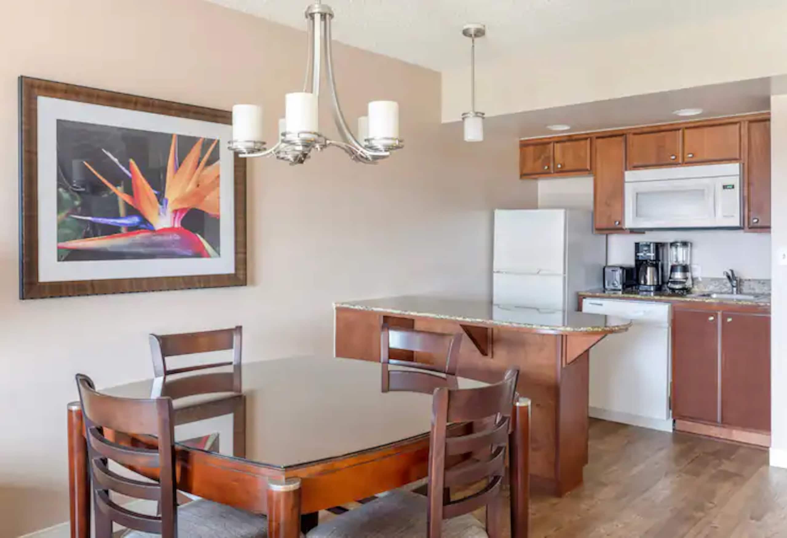 Condo in Lahaina · ★4.92 · 1 bedroom · 2 beds · 1 private bath - Image 7
