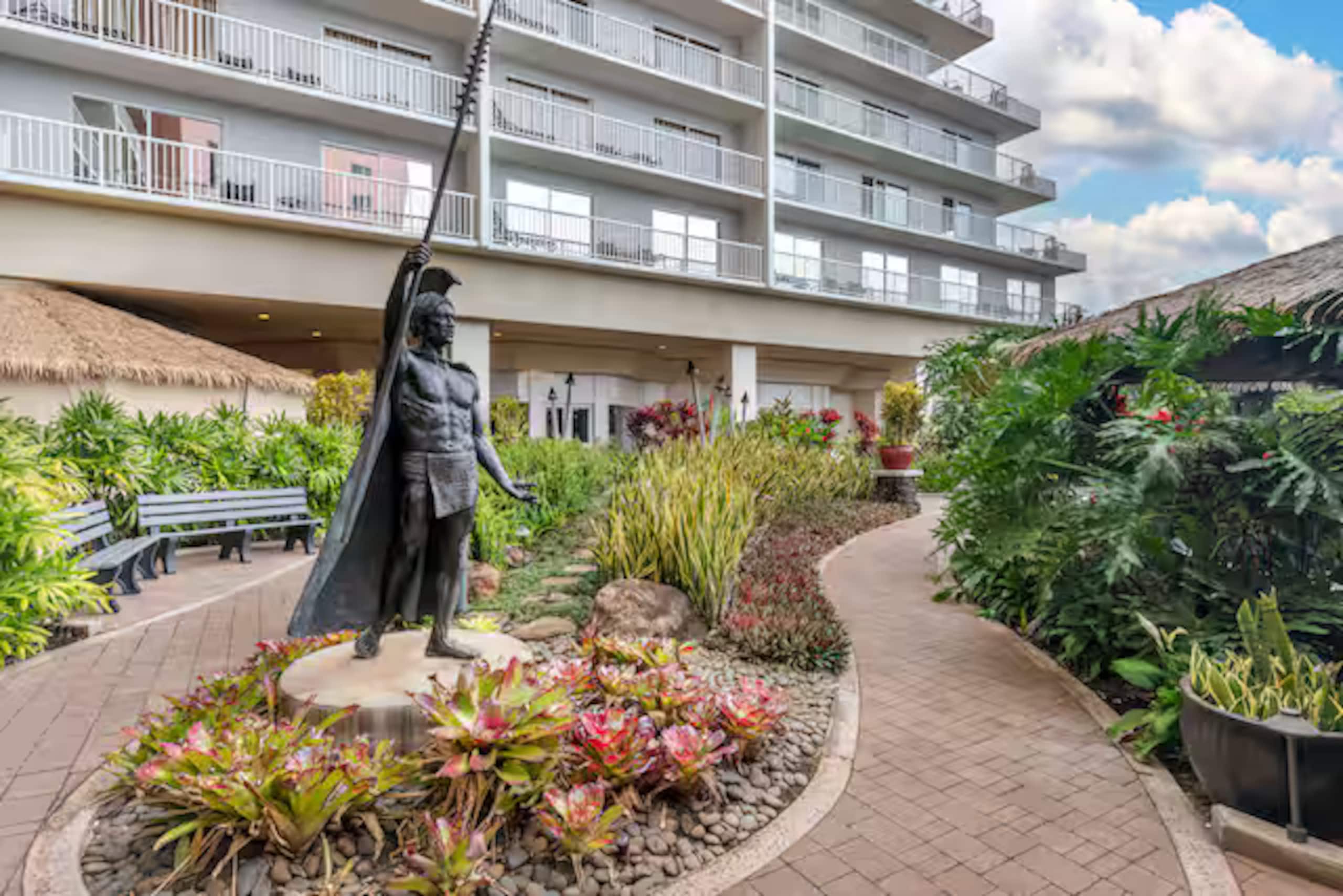 Condo in Lahaina · ★4.92 · 1 bedroom · 2 beds · 1 private bath - Image 40