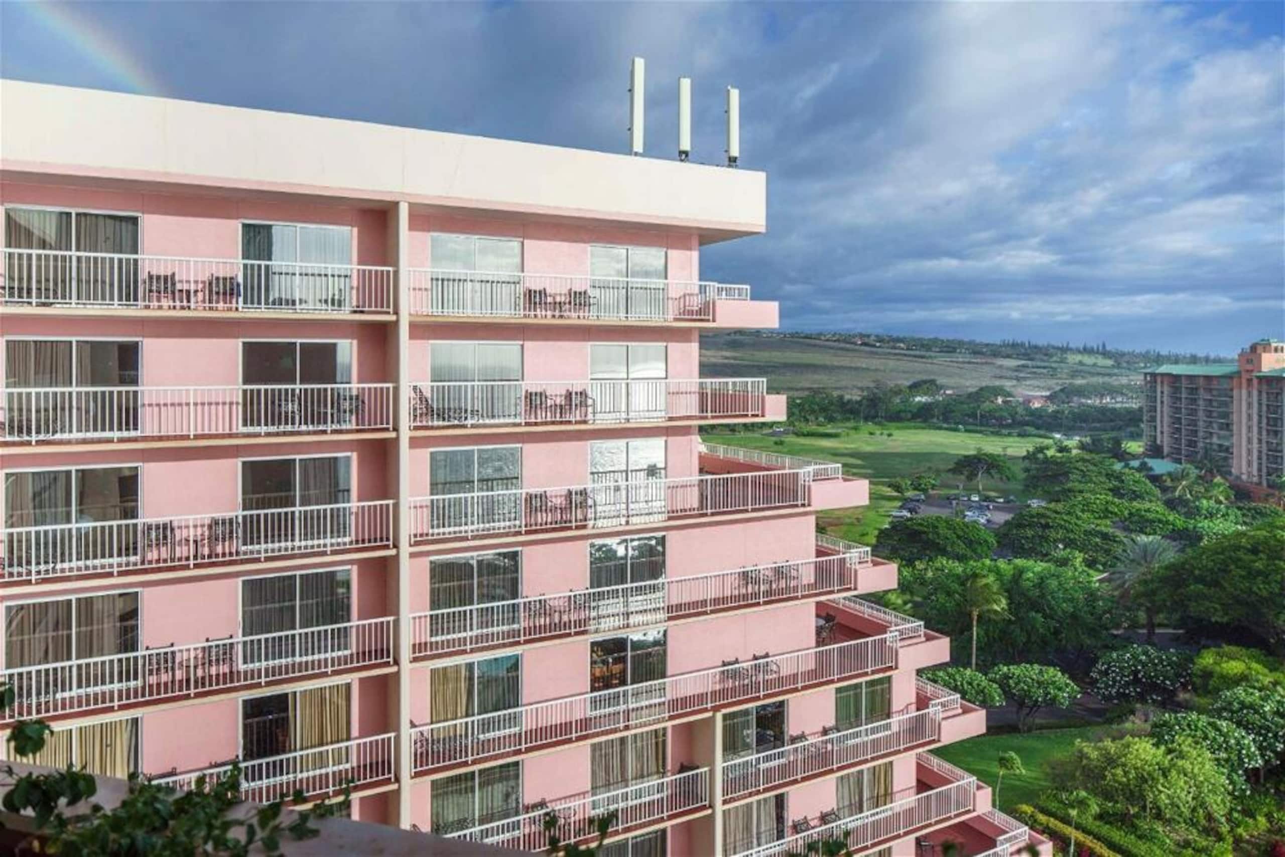 Condo in Lahaina · ★4.92 · 1 bedroom · 2 beds · 1 private bath - Image 29