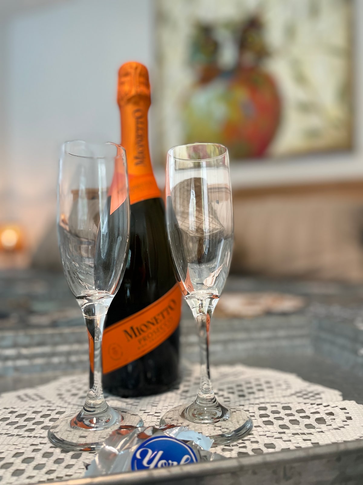 *Ново ~ Двойно легло за спане.  Изглед към потока и Treetop, гледан от спалнята.