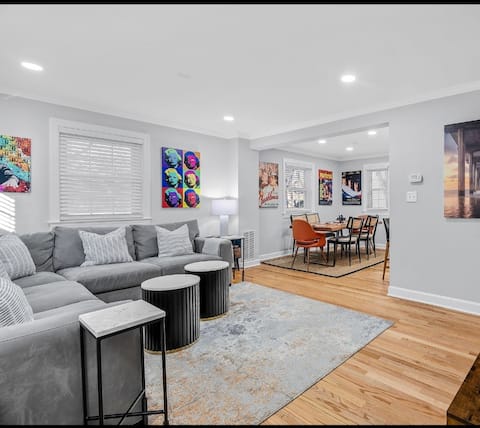 Successful Airbnb property: Village District~Luxurious renovated townhome in Cameron Village