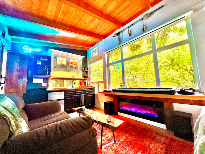Romantic Cabin With Hot Tub, Sauna, Cold Plunge - Point Roberts, WA
