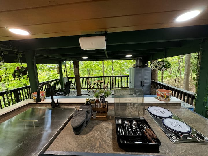 Dom's Tree House Magic - Danbury, CT