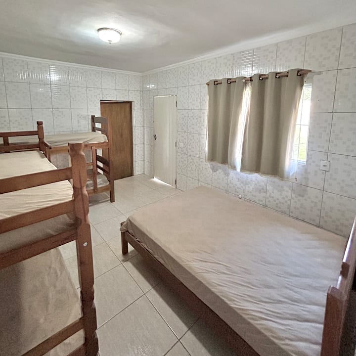 Schlafzimmer 1