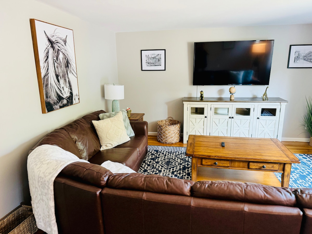 Top performing Airbnb: New Spacious Spotless Waltham 3 Bed Condo in Cambridge / Newton