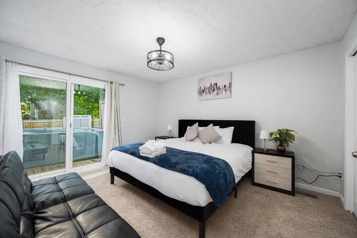 Charming Ranch 3BR W/ Hot Tub & Ping Pong & BBQ gallery image 2