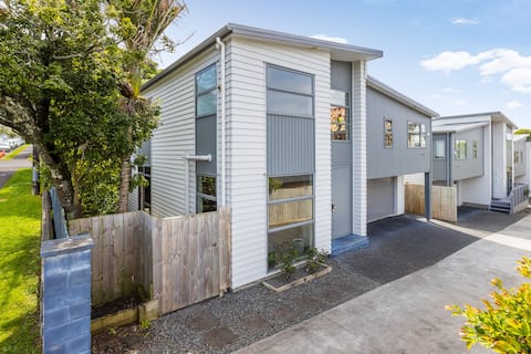 4 Bedroom Holiday Home Epsom