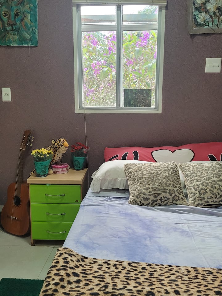 لحاف مارتان كلاسيك كريمي واحد.
بطانية واحدة من أونكا.
2 Lençóis de Reserva Azuis Casa Moisés with/وبدون مرونة.
ملاءة مزدوجة فنية، مع غطائي وسادة مطرزين بالذهب.
حامل بخور قط واحد مع عباد الشمس.

