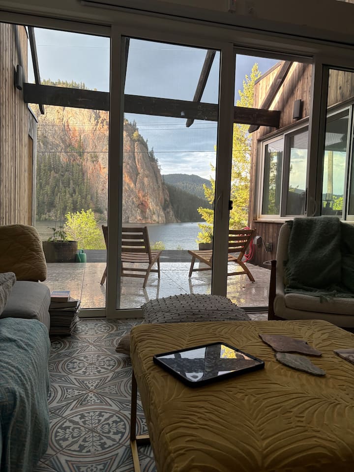 The Romantic Sauna Suite Spot, On Paul Lake - Kamloops