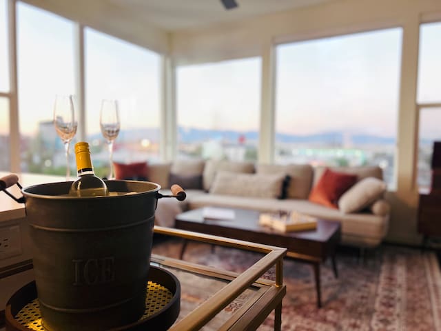 3 King Bed Fremont St Experience Downtown Vegas