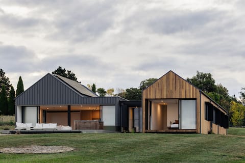 Open Country Homestead - New Luxury accommodation