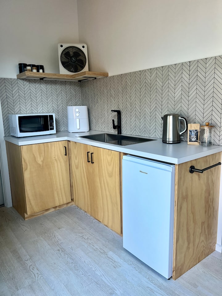 Cosy Newly Built 1 Bedroom Studio - Twizel