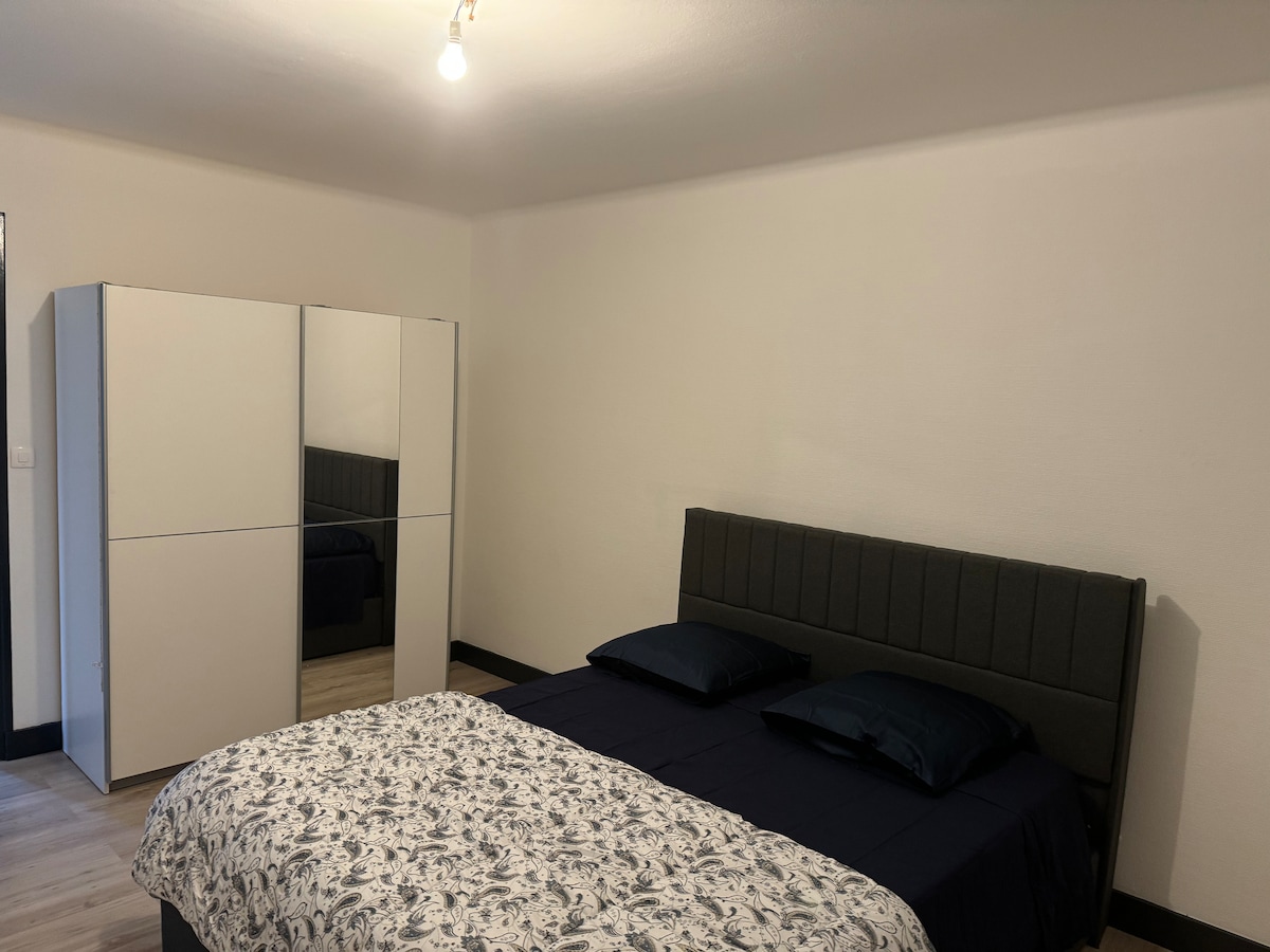 Broj spavaće sobe, jedan se sastoji od bračnog kreveta 160x200