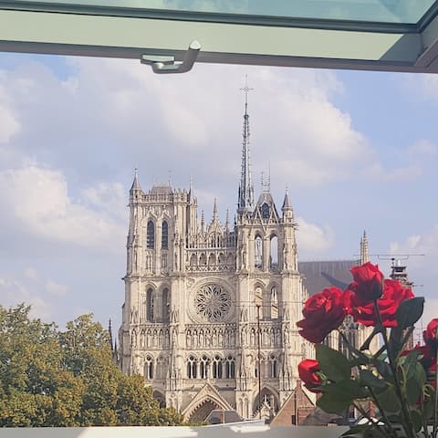 Top performing Airbnb: Large duplex 120 m² / Cathedral view / 6 people / Parking in Amiens