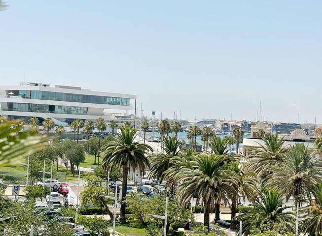 Encantador ático dúplex en playa Las Arenas