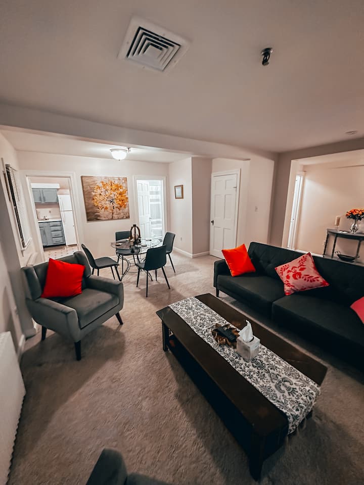2 Bedroom On King St 2 Blocks To Waterfront
5guest - National Harbor, MD