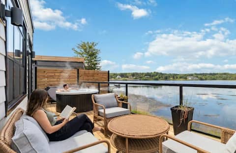 OceanFront #12 HotTub Private Deck waterfront BBQ