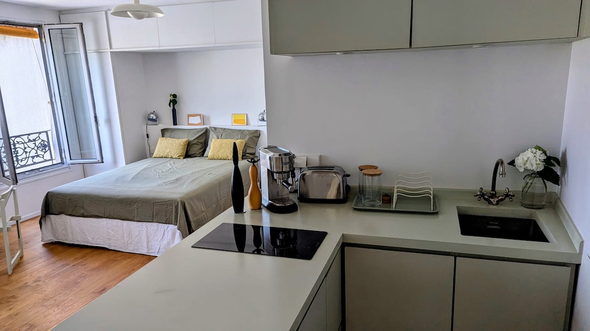 Popular Airbnb listing: Montmartre with a view in Paris