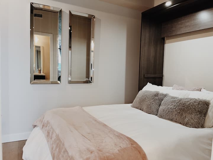 Den - Murphy/Wall bed open