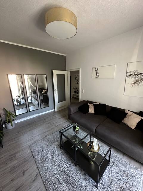 Successful Airbnb property: 70 m² central & bright, 3-room apartment near the fair in Kalk