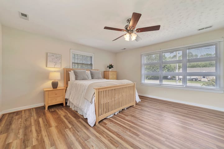 ゲストや家族をプライベートリトリートに歓迎します。それぞれにバスルームがあり、誰もがリラックスして便利な独自の天国を確保しています。